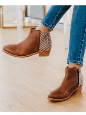 The Root Collective Espe Ankle Boot Size 9 Chestnut Brown Leather